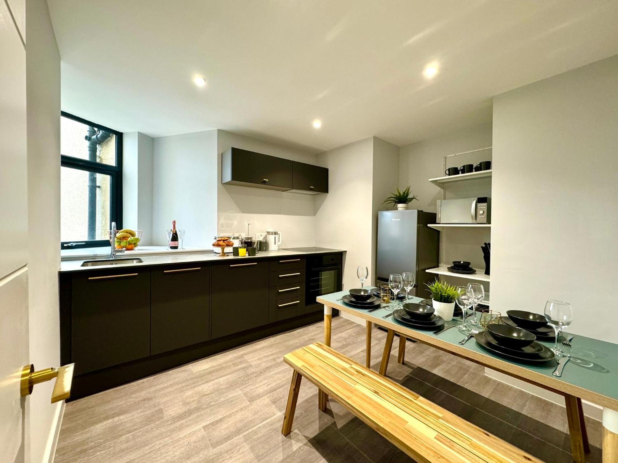 Amazing Large 3 Bedroom Apartment - Sleeps 8! Bournemouth Exterior photo